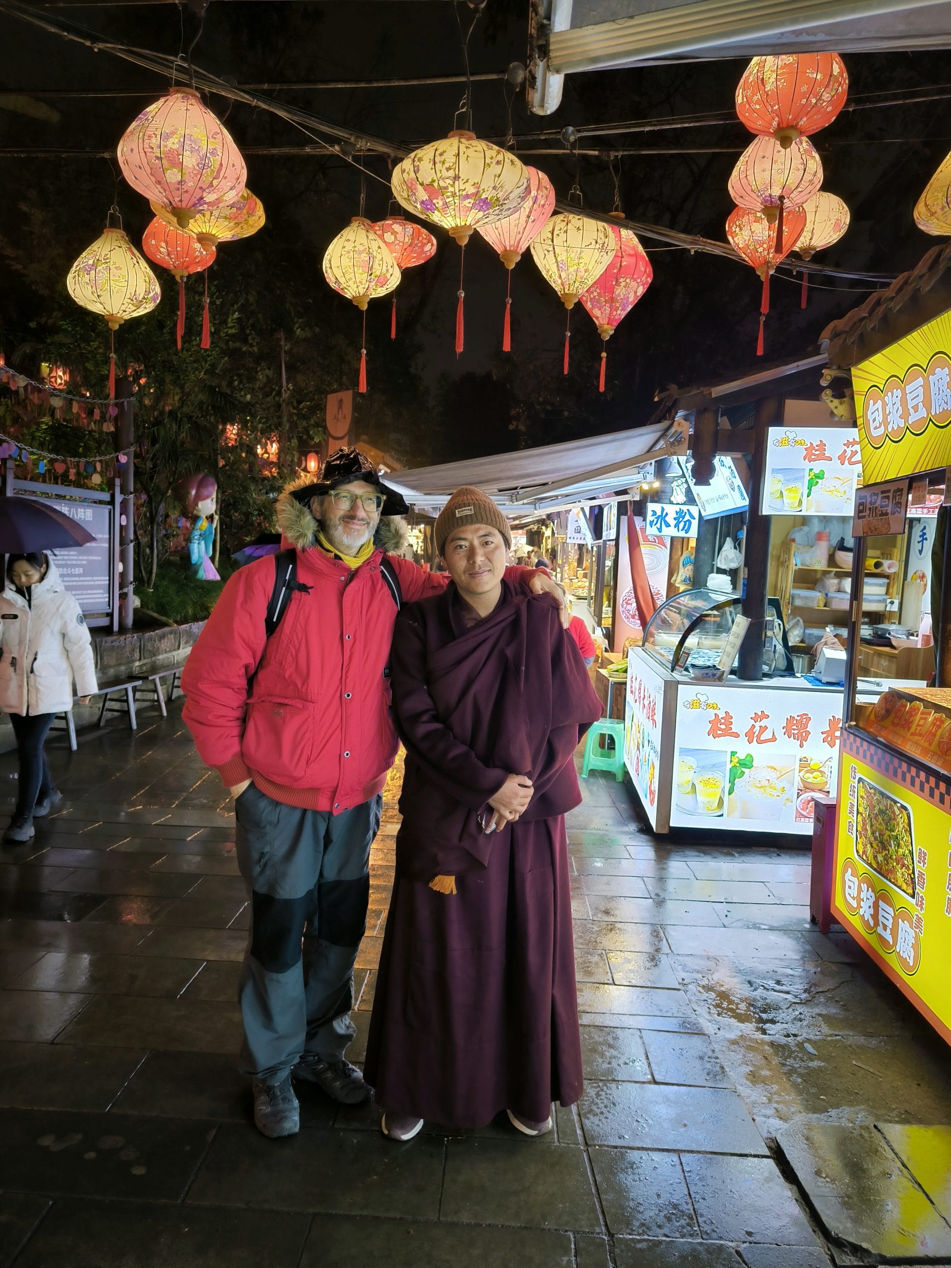 "Diamo ospitalità a chi, come noi, è in movimento."
Un invito. Una visione. Un modo di essere.
E forse, anche un modo di incontrarsi davvero